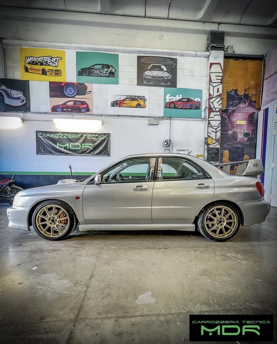 Subaru Impreza WRX STI nell'officina di MDR Carrozzeria Tecnica a Fano