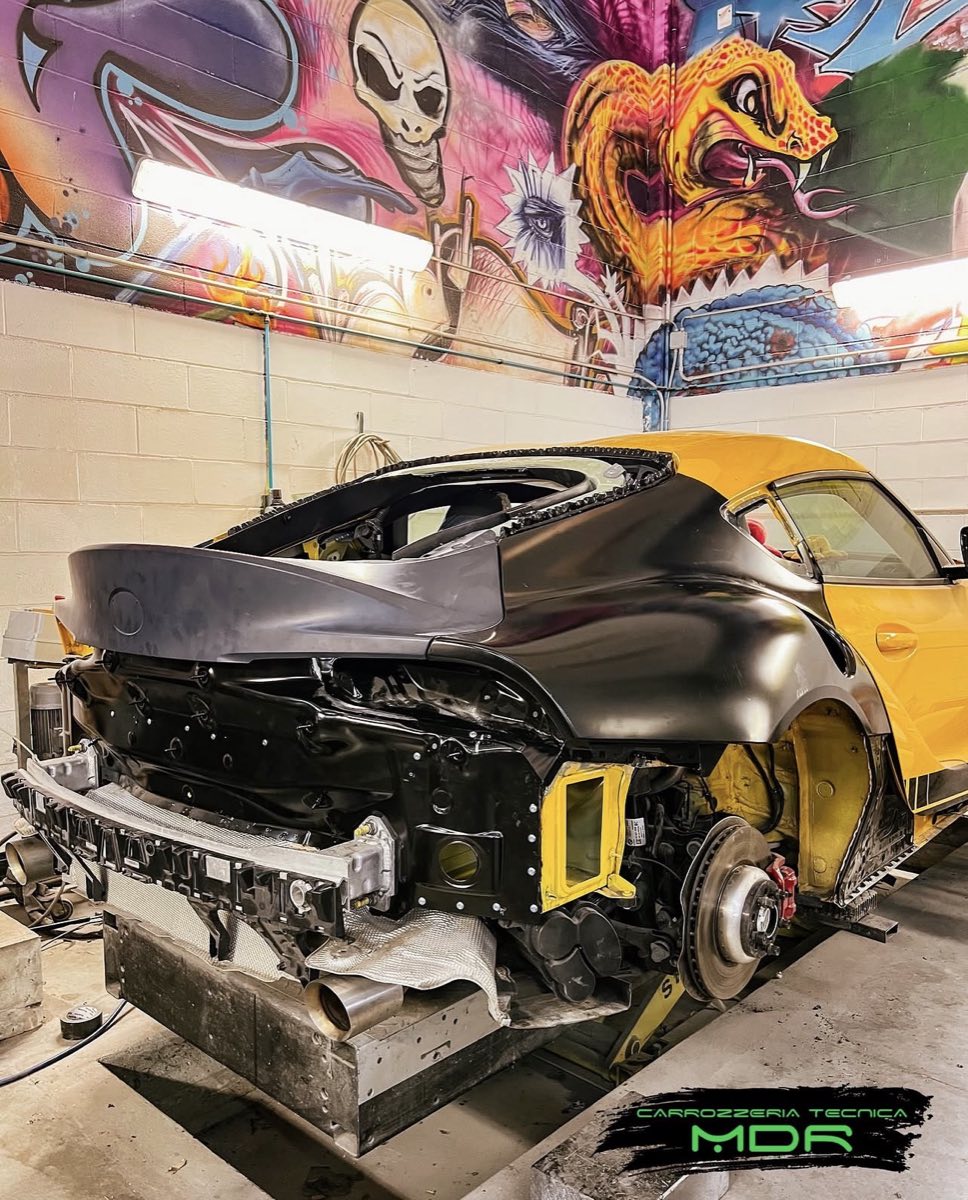 Toyota Supra gialla smontata sul banco di riscontro in officina a Fano