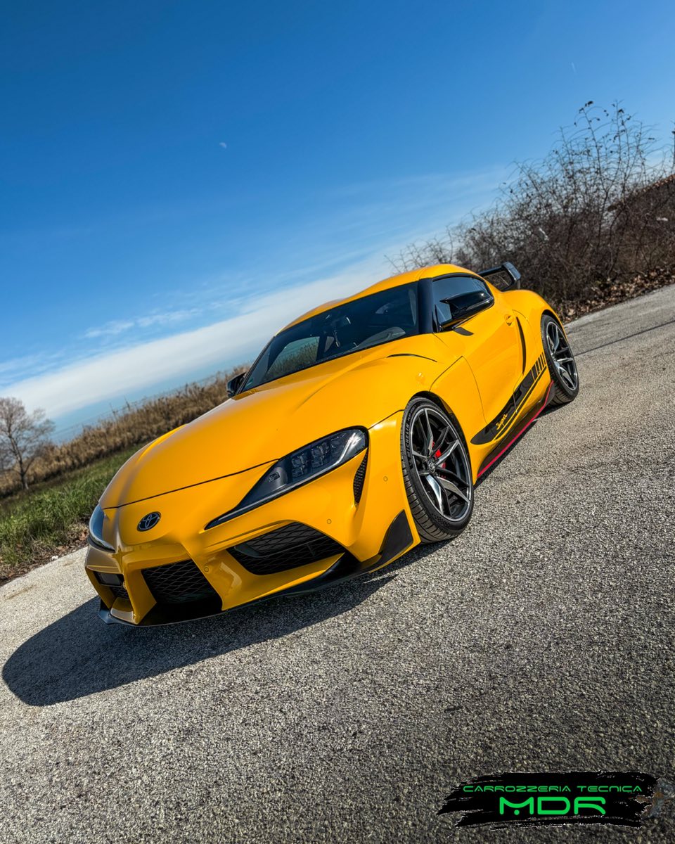 Toyota Supra gialla verniciata da MDR Carrozzeria Tecnica a Fano